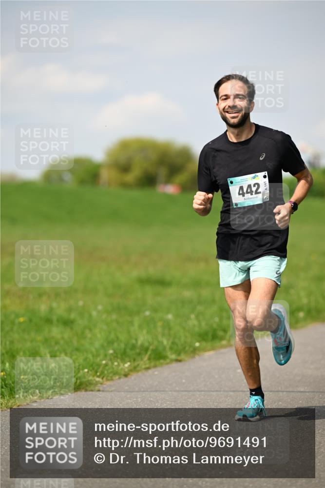 10.05.2026 - 8. Wedeler Halbmarathon Dr. Thomas Lammeyer http://msf.ph/oto/9691491 10.05.2026 11:13:17 Laufen 442, 141 meine-sportfotos.de