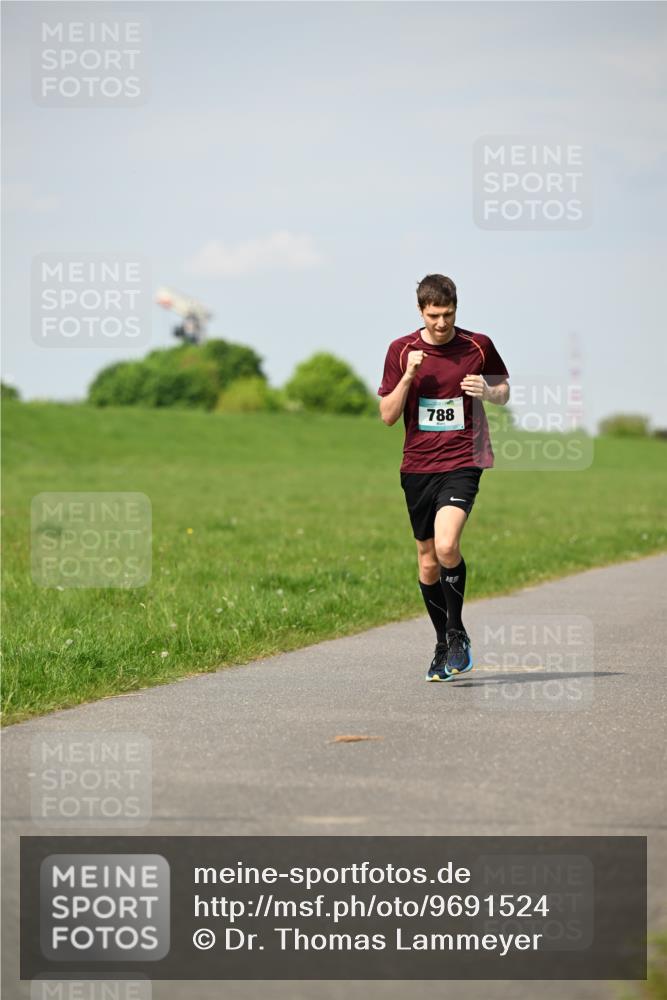 10.05.2026 - 8. Wedeler Halbmarathon Dr. Thomas Lammeyer http://msf.ph/oto/9691524 10.05.2026 11:13:23 Laufen 788 meine-sportfotos.de