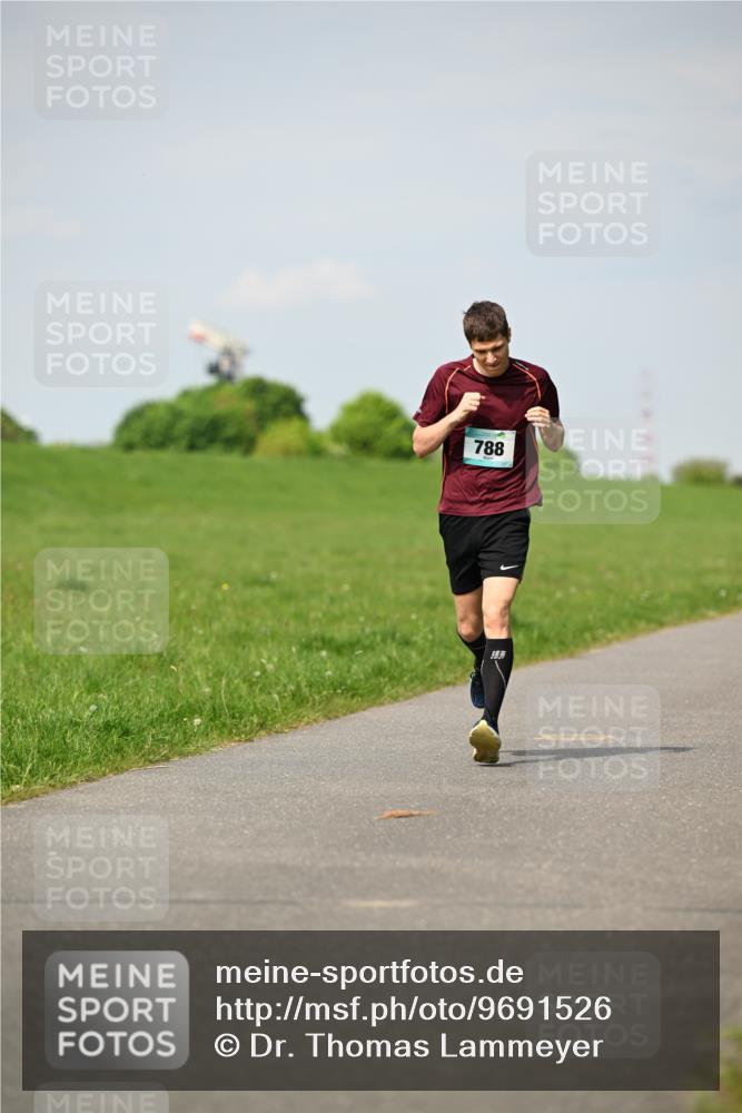10.05.2026 - 8. Wedeler Halbmarathon Dr. Thomas Lammeyer http://msf.ph/oto/9691526 10.05.2026 11:13:23 Laufen 788 meine-sportfotos.de