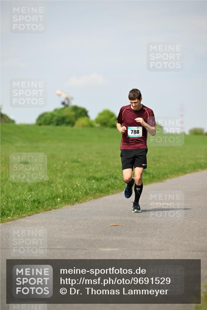 10.05.2026 - 8. Wedeler Halbmarathon Dr. Thomas Lammeyer http://msf.ph/oto/9691529 10.05.2026 11:13:23 Laufen 788 meine-sportfotos.de