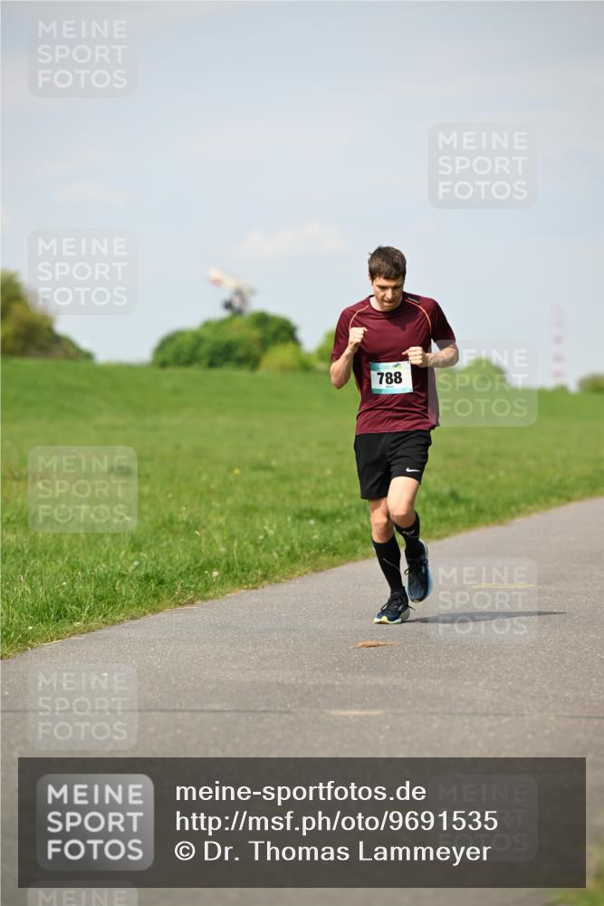 10.05.2026 - 8. Wedeler Halbmarathon Dr. Thomas Lammeyer http://msf.ph/oto/9691535 10.05.2026 11:13:24 Laufen 788 meine-sportfotos.de