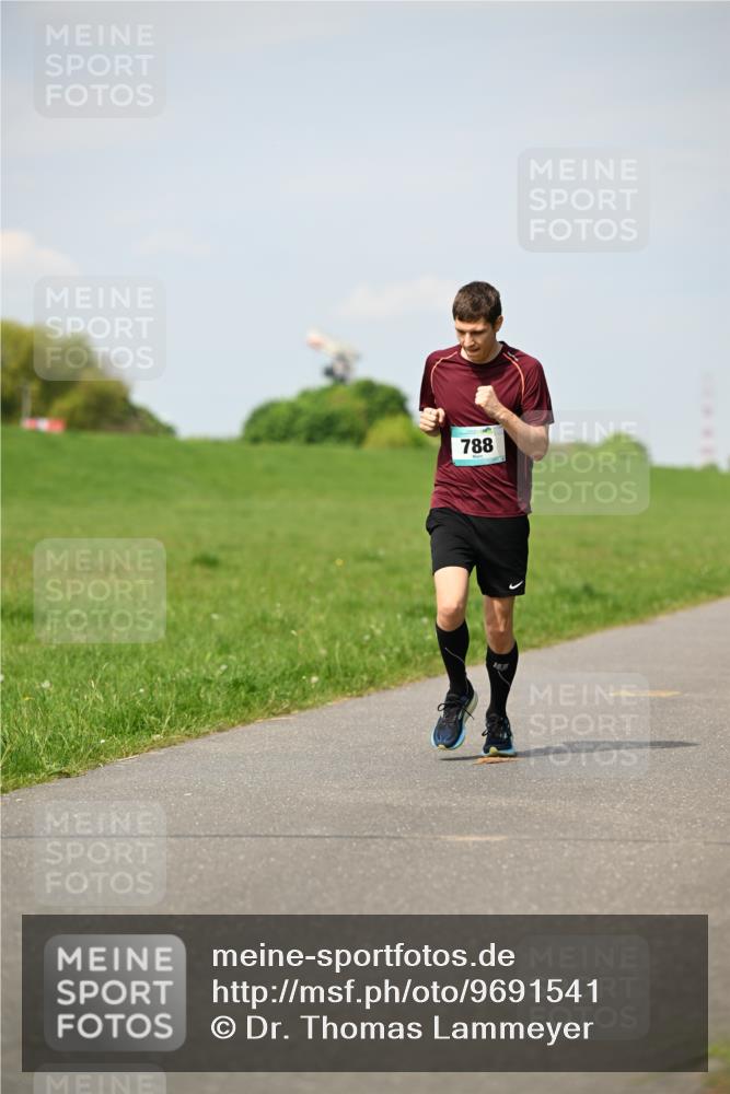10.05.2026 - 8. Wedeler Halbmarathon Dr. Thomas Lammeyer http://msf.ph/oto/9691541 10.05.2026 11:13:24 Laufen 788 meine-sportfotos.de