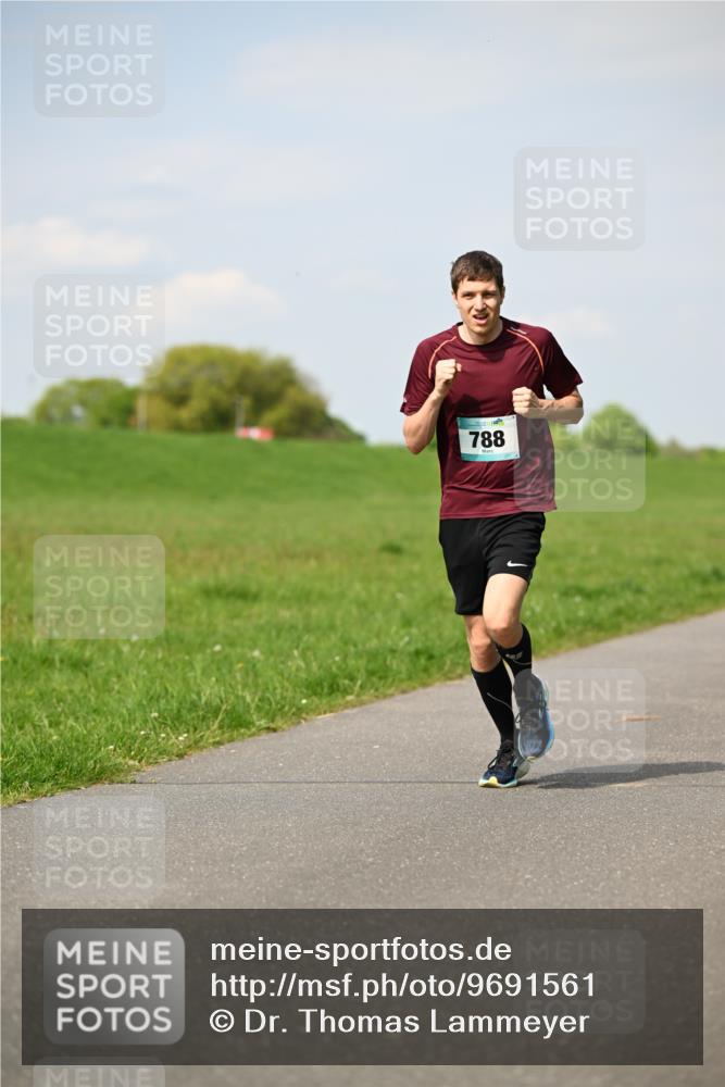 10.05.2026 - 8. Wedeler Halbmarathon Dr. Thomas Lammeyer http://msf.ph/oto/9691561 10.05.2026 11:13:25 Laufen 788 meine-sportfotos.de