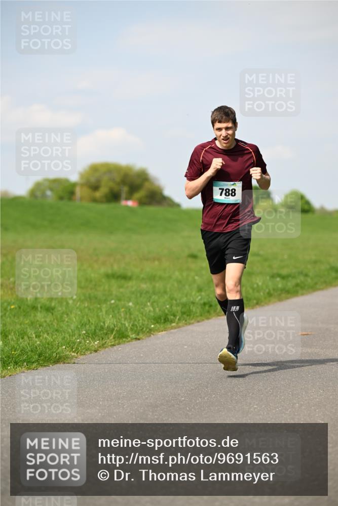 10.05.2026 - 8. Wedeler Halbmarathon Dr. Thomas Lammeyer http://msf.ph/oto/9691563 10.05.2026 11:13:25 Laufen 788 meine-sportfotos.de