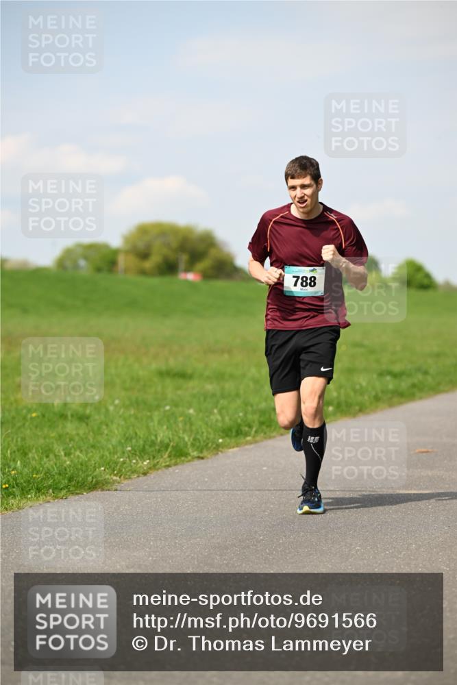 10.05.2026 - 8. Wedeler Halbmarathon Dr. Thomas Lammeyer http://msf.ph/oto/9691566 10.05.2026 11:13:25 Laufen 788 meine-sportfotos.de