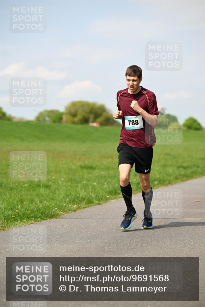 10.05.2026 - 8. Wedeler Halbmarathon Dr. Thomas Lammeyer http://msf.ph/oto/9691568 10.05.2026 11:13:25 Laufen 788 meine-sportfotos.de