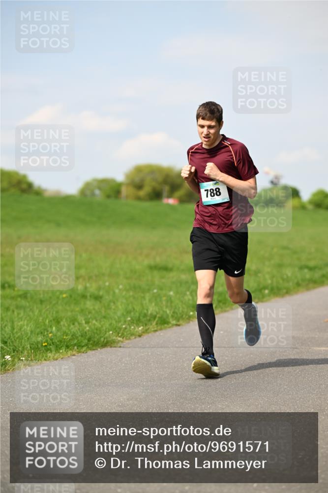 10.05.2026 - 8. Wedeler Halbmarathon Dr. Thomas Lammeyer http://msf.ph/oto/9691571 10.05.2026 11:13:26 Laufen 788 meine-sportfotos.de