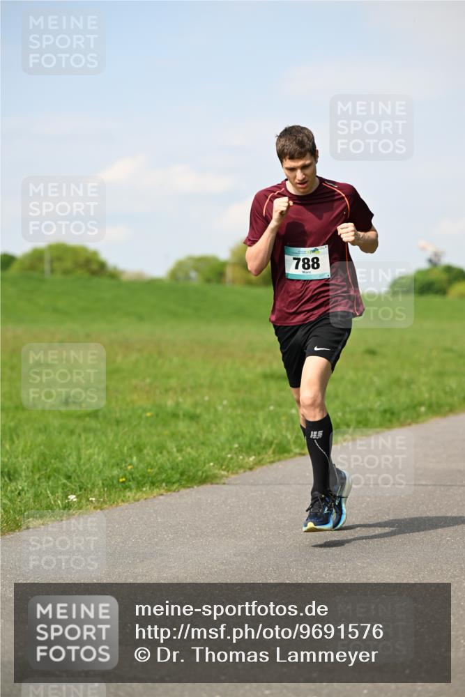 10.05.2026 - 8. Wedeler Halbmarathon Dr. Thomas Lammeyer http://msf.ph/oto/9691576 10.05.2026 11:13:26 Laufen 788 meine-sportfotos.de