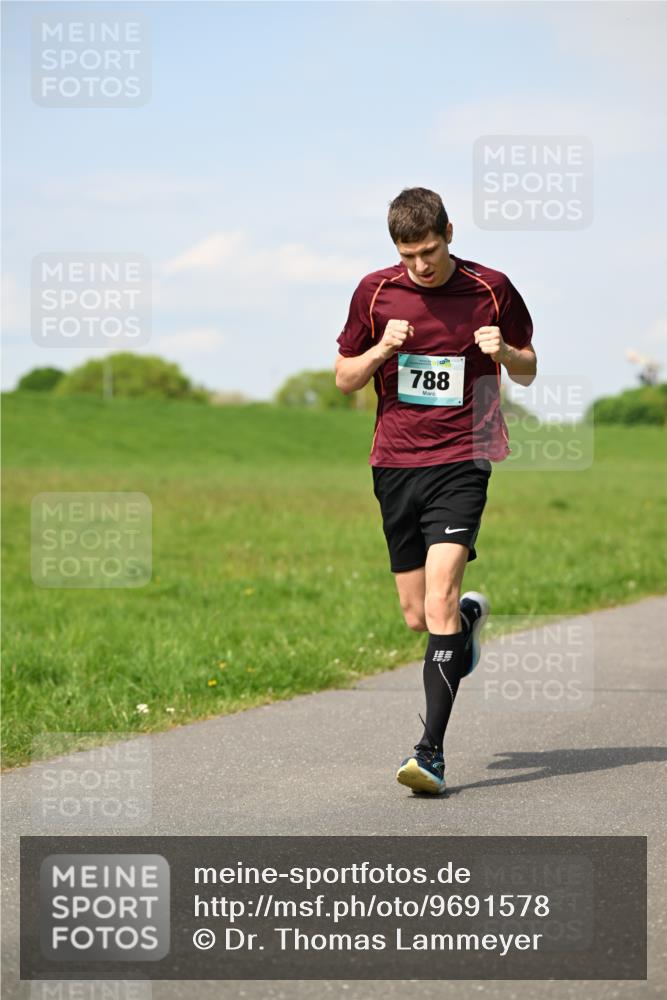 10.05.2026 - 8. Wedeler Halbmarathon Dr. Thomas Lammeyer http://msf.ph/oto/9691578 10.05.2026 11:13:26 Laufen 788 meine-sportfotos.de