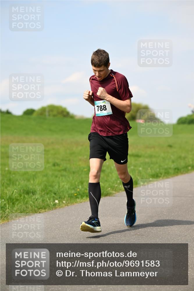 10.05.2026 - 8. Wedeler Halbmarathon Dr. Thomas Lammeyer http://msf.ph/oto/9691583 10.05.2026 11:13:26 Laufen 788 meine-sportfotos.de