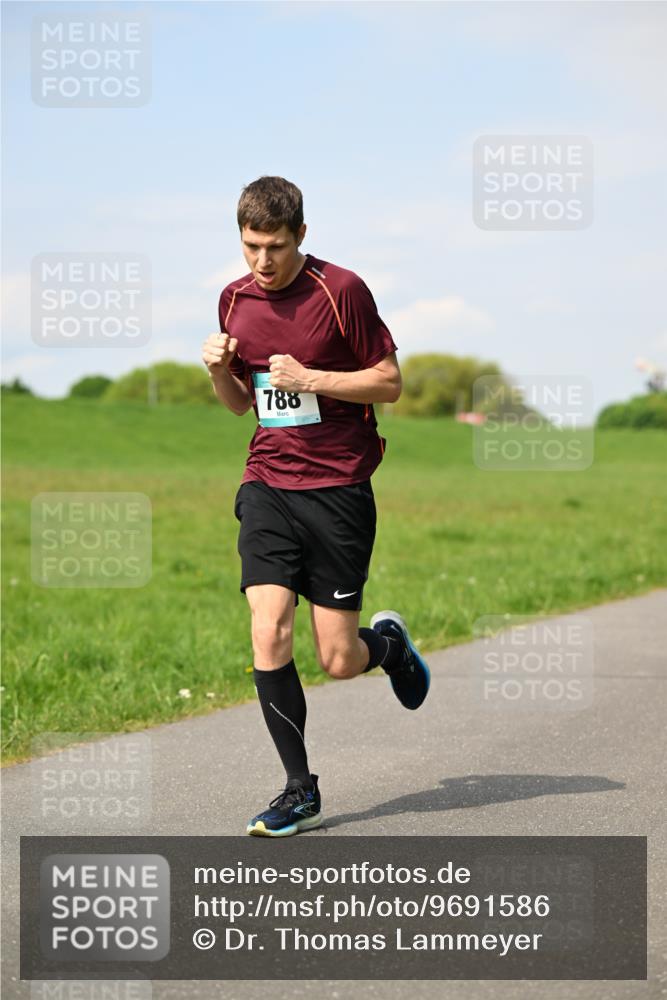 10.05.2026 - 8. Wedeler Halbmarathon Dr. Thomas Lammeyer http://msf.ph/oto/9691586 10.05.2026 11:13:26 Laufen 788 meine-sportfotos.de