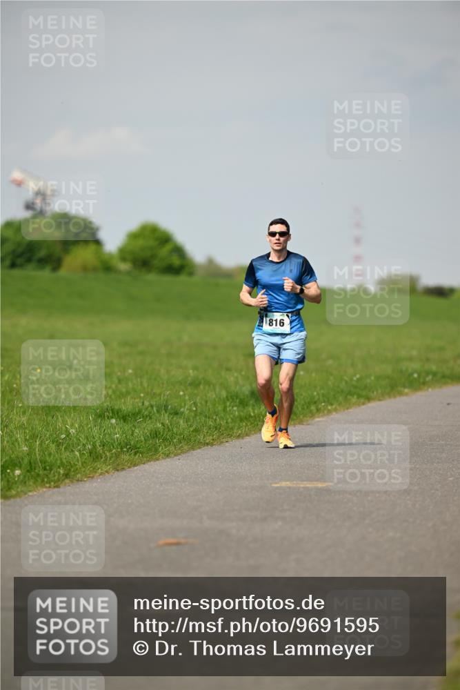 10.05.2026 - 8. Wedeler Halbmarathon Dr. Thomas Lammeyer http://msf.ph/oto/9691595 10.05.2026 11:13:49 Laufen 816 meine-sportfotos.de