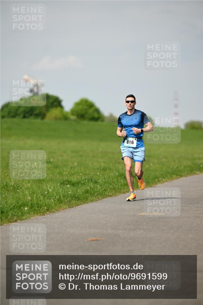 10.05.2026 - 8. Wedeler Halbmarathon Dr. Thomas Lammeyer http://msf.ph/oto/9691599 10.05.2026 11:13:49 Laufen 816 meine-sportfotos.de