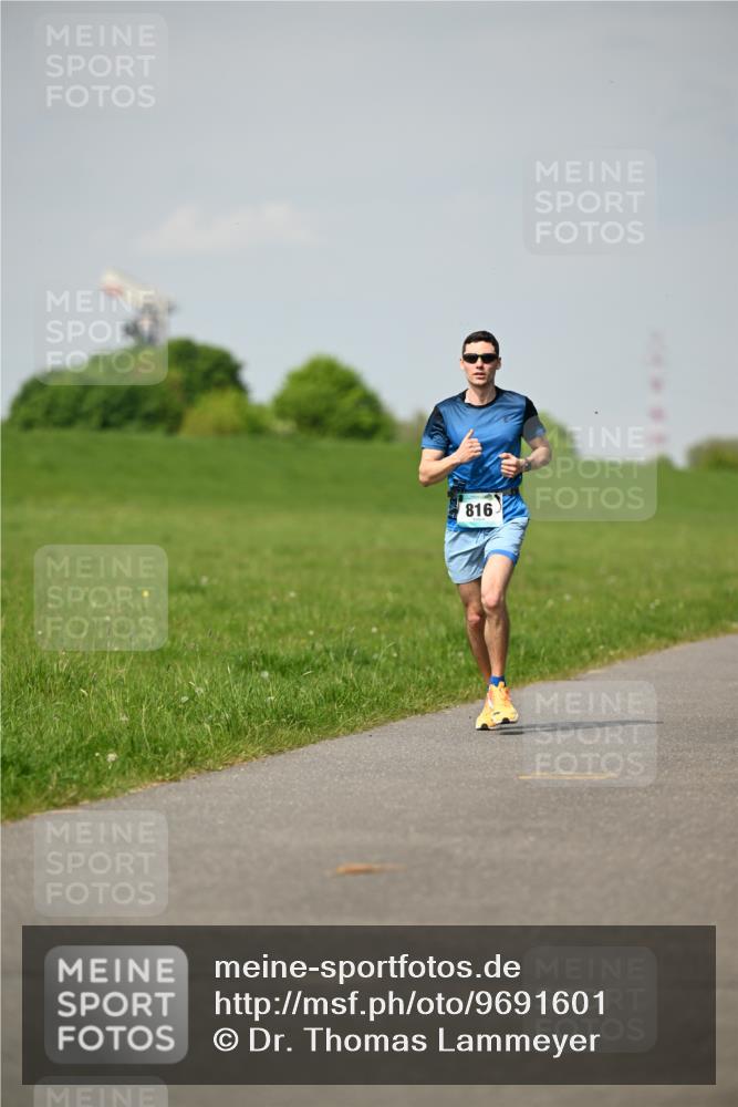 10.05.2026 - 8. Wedeler Halbmarathon Dr. Thomas Lammeyer http://msf.ph/oto/9691601 10.05.2026 11:13:49 Laufen 816 meine-sportfotos.de