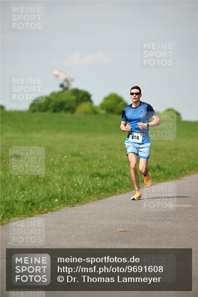 10.05.2026 - 8. Wedeler Halbmarathon Dr. Thomas Lammeyer http://msf.ph/oto/9691608 10.05.2026 11:13:50 Laufen 816 meine-sportfotos.de