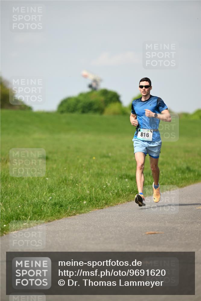 10.05.2026 - 8. Wedeler Halbmarathon Dr. Thomas Lammeyer http://msf.ph/oto/9691620 10.05.2026 11:13:50 Laufen 816 meine-sportfotos.de