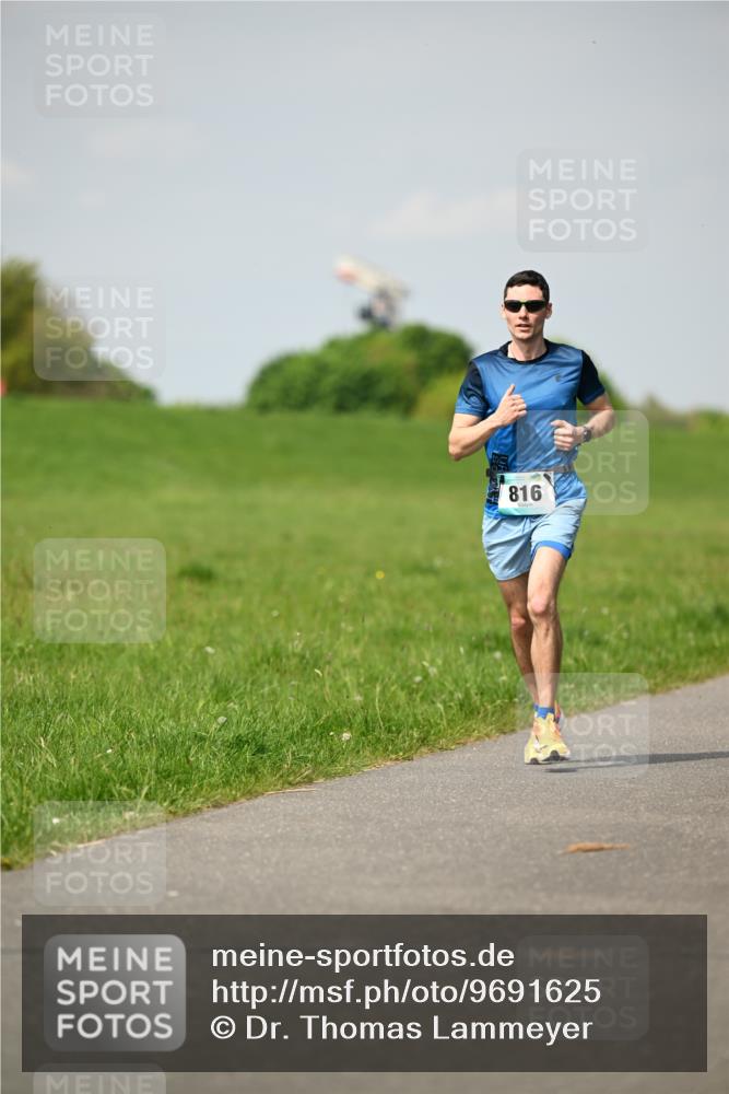 10.05.2026 - 8. Wedeler Halbmarathon Dr. Thomas Lammeyer http://msf.ph/oto/9691625 10.05.2026 11:13:51 Laufen 816 meine-sportfotos.de