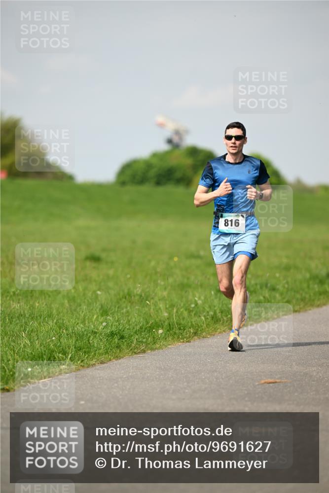 10.05.2026 - 8. Wedeler Halbmarathon Dr. Thomas Lammeyer http://msf.ph/oto/9691627 10.05.2026 11:13:51 Laufen 816 meine-sportfotos.de
