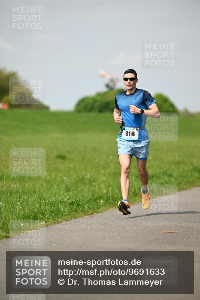 10.05.2026 - 8. Wedeler Halbmarathon Dr. Thomas Lammeyer http://msf.ph/oto/9691633 10.05.2026 11:13:51 Laufen 816 meine-sportfotos.de