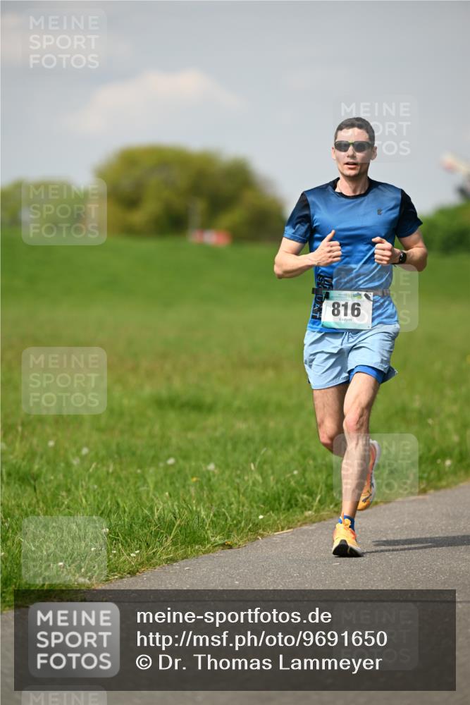 10.05.2026 - 8. Wedeler Halbmarathon Dr. Thomas Lammeyer http://msf.ph/oto/9691650 10.05.2026 11:13:52 Laufen 816 meine-sportfotos.de