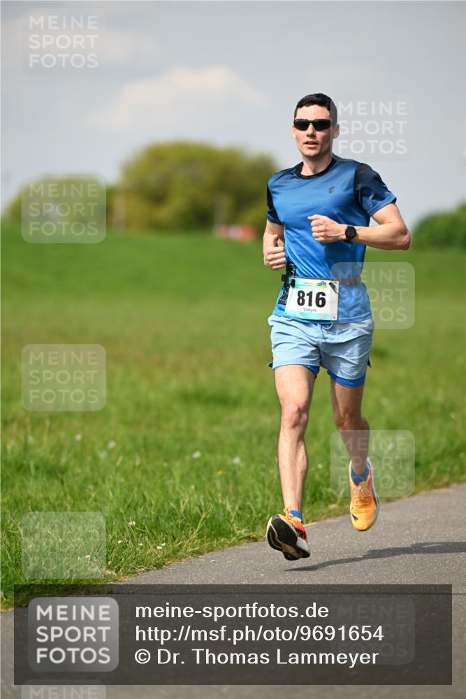 10.05.2026 - 8. Wedeler Halbmarathon Dr. Thomas Lammeyer http://msf.ph/oto/9691654 10.05.2026 11:13:52 Laufen 816 meine-sportfotos.de