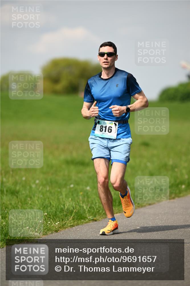 10.05.2026 - 8. Wedeler Halbmarathon Dr. Thomas Lammeyer http://msf.ph/oto/9691657 10.05.2026 11:13:52 Laufen 816 meine-sportfotos.de