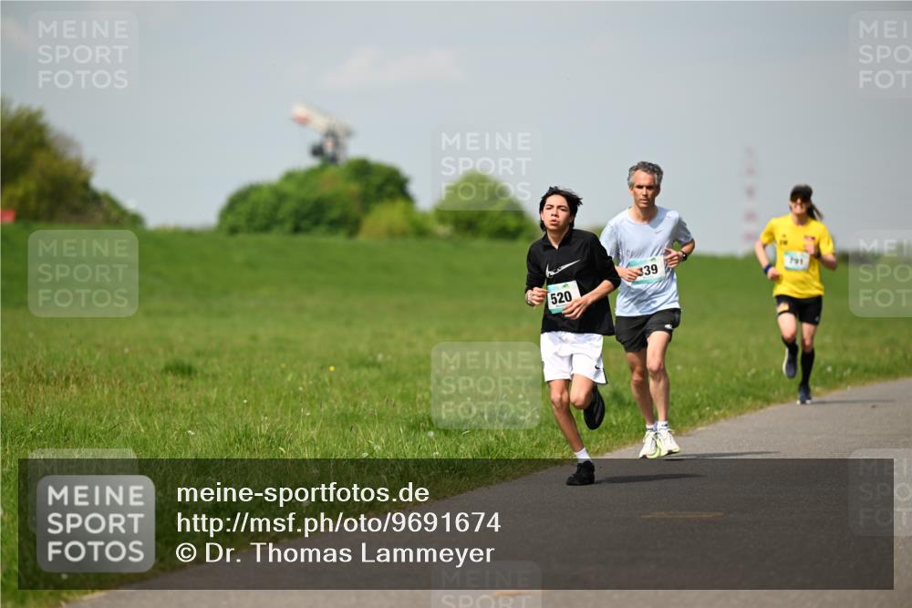 10.05.2026 - 8. Wedeler Halbmarathon Dr. Thomas Lammeyer http://msf.ph/oto/9691674 10.05.2026 11:14:05 Laufen 520, 339, 791 meine-sportfotos.de