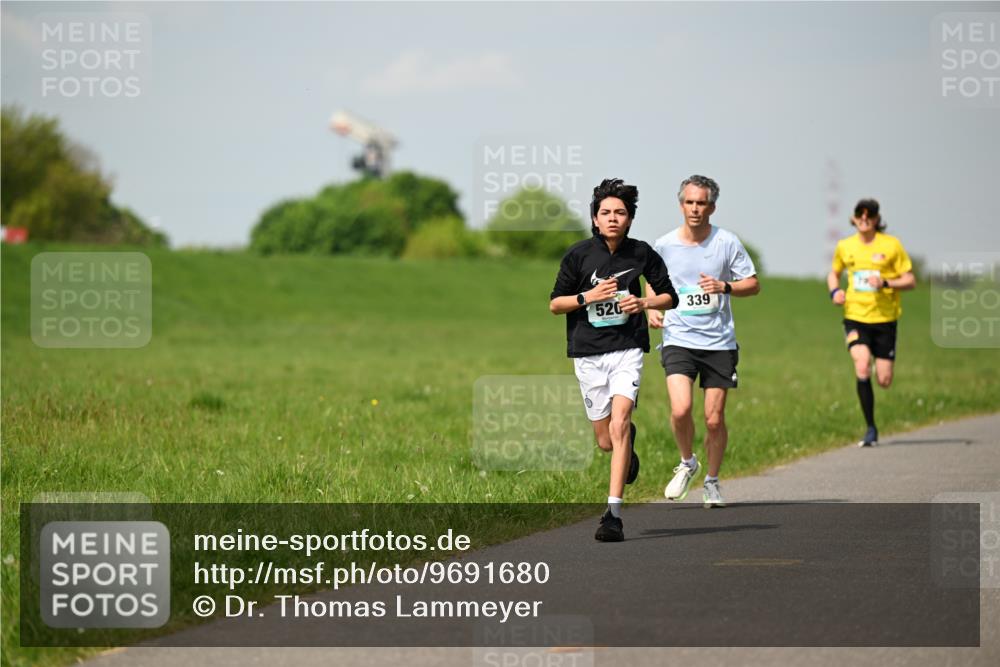 10.05.2026 - 8. Wedeler Halbmarathon Dr. Thomas Lammeyer http://msf.ph/oto/9691680 10.05.2026 11:14:05 Laufen 339 meine-sportfotos.de
