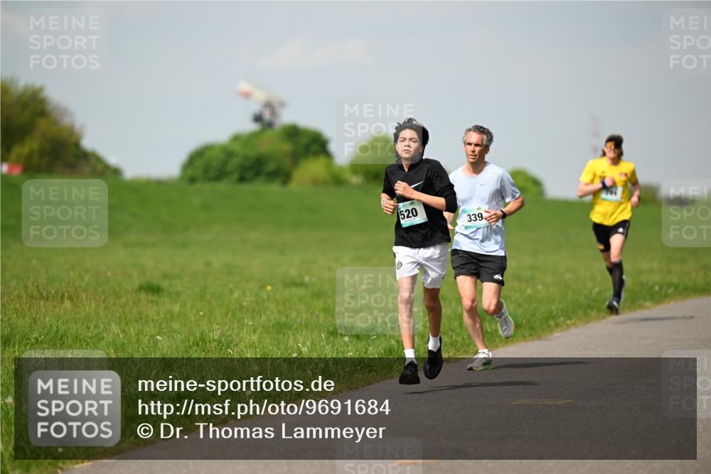 10.05.2026 - 8. Wedeler Halbmarathon Dr. Thomas Lammeyer http://msf.ph/oto/9691684 10.05.2026 11:14:05 Laufen 520, 339 meine-sportfotos.de