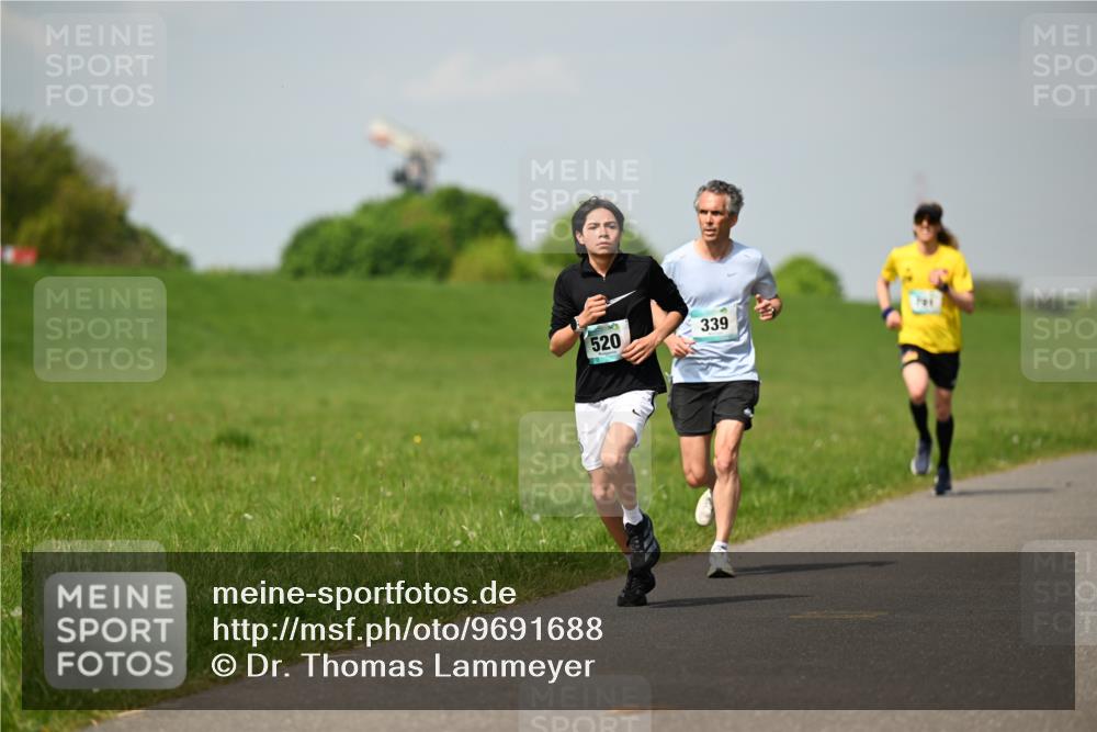 10.05.2026 - 8. Wedeler Halbmarathon Dr. Thomas Lammeyer http://msf.ph/oto/9691688 10.05.2026 11:14:06 Laufen 520, 339 meine-sportfotos.de