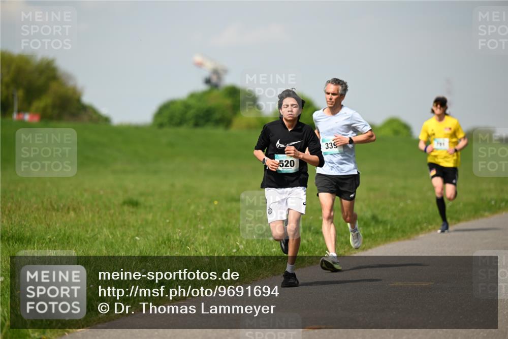 10.05.2026 - 8. Wedeler Halbmarathon Dr. Thomas Lammeyer http://msf.ph/oto/9691694 10.05.2026 11:14:06 Laufen 520, 339 meine-sportfotos.de