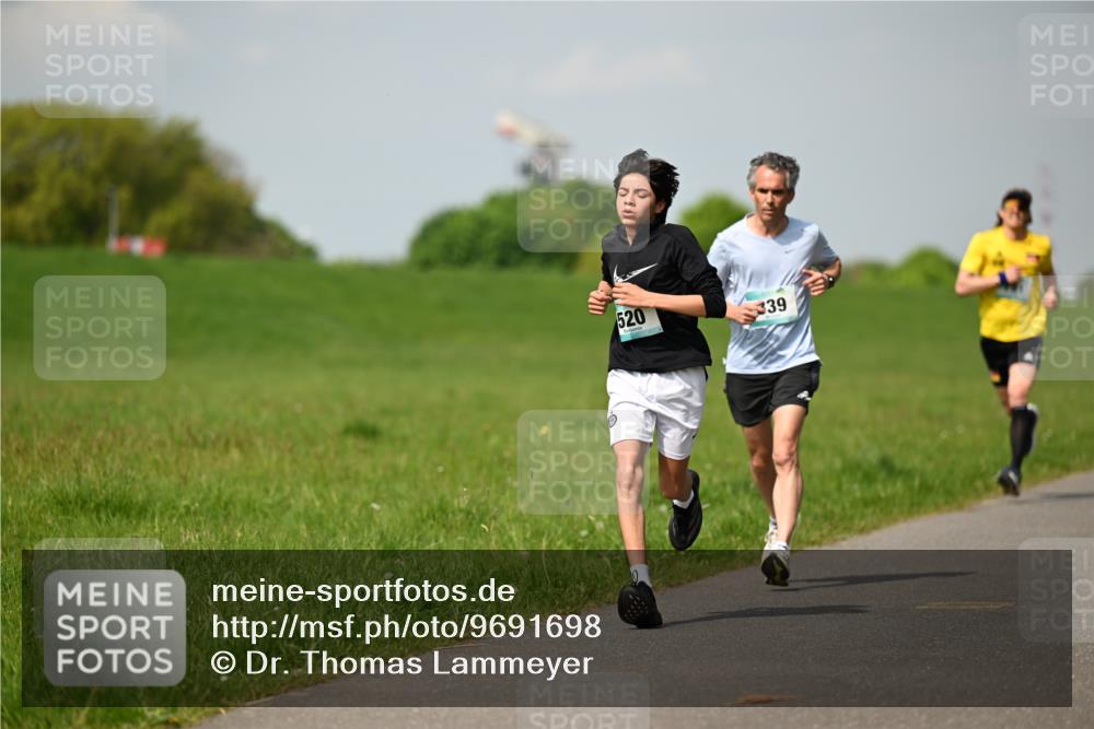 10.05.2026 - 8. Wedeler Halbmarathon Dr. Thomas Lammeyer http://msf.ph/oto/9691698 10.05.2026 11:14:06 Laufen 520, 339 meine-sportfotos.de