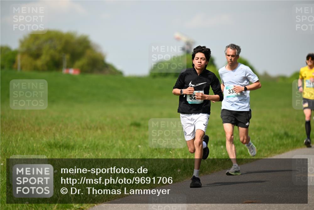 10.05.2026 - 8. Wedeler Halbmarathon Dr. Thomas Lammeyer http://msf.ph/oto/9691706 10.05.2026 11:14:07 Laufen 335 meine-sportfotos.de