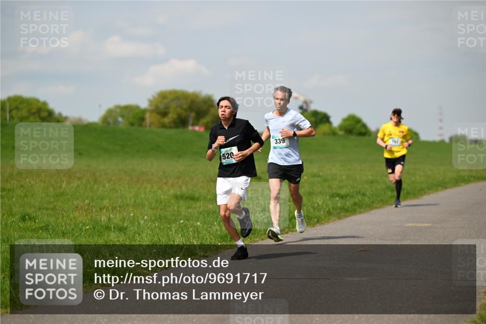 10.05.2026 - 8. Wedeler Halbmarathon Dr. Thomas Lammeyer http://msf.ph/oto/9691717 10.05.2026 11:14:08 Laufen 520, 339 meine-sportfotos.de
