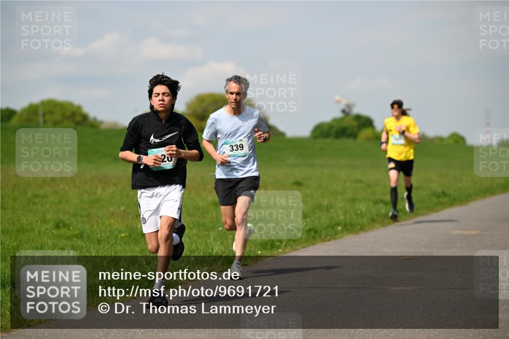 10.05.2026 - 8. Wedeler Halbmarathon Dr. Thomas Lammeyer http://msf.ph/oto/9691721 10.05.2026 11:14:09 Laufen 339 meine-sportfotos.de