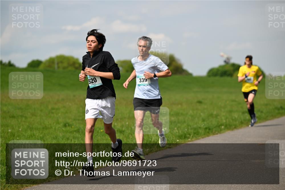 10.05.2026 - 8. Wedeler Halbmarathon Dr. Thomas Lammeyer http://msf.ph/oto/9691723 10.05.2026 11:14:09 Laufen 520, 339 meine-sportfotos.de