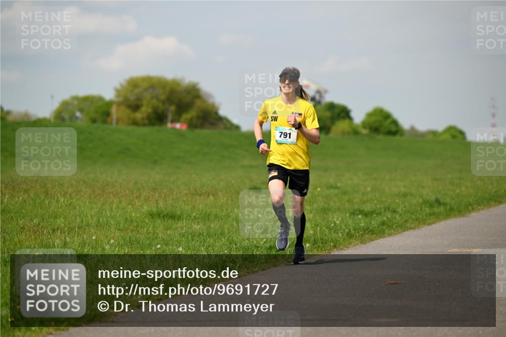 10.05.2026 - 8. Wedeler Halbmarathon Dr. Thomas Lammeyer http://msf.ph/oto/9691727 10.05.2026 11:14:10 Laufen 791 meine-sportfotos.de