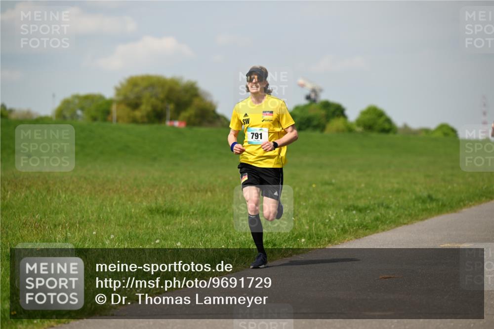 10.05.2026 - 8. Wedeler Halbmarathon Dr. Thomas Lammeyer http://msf.ph/oto/9691729 10.05.2026 11:14:11 Laufen 791 meine-sportfotos.de