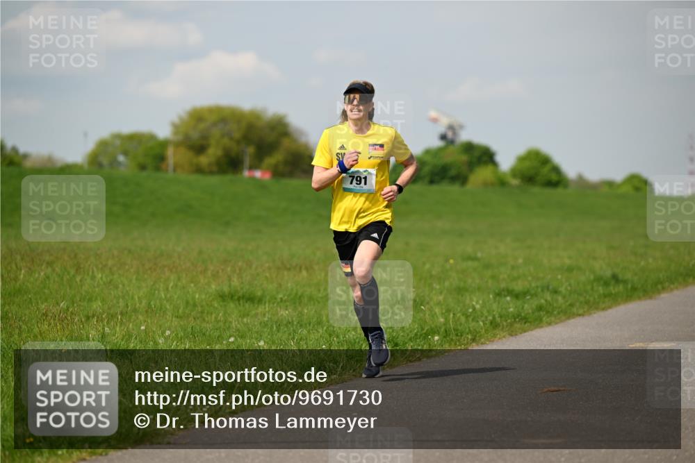 10.05.2026 - 8. Wedeler Halbmarathon Dr. Thomas Lammeyer http://msf.ph/oto/9691730 10.05.2026 11:14:11 Laufen 791 meine-sportfotos.de