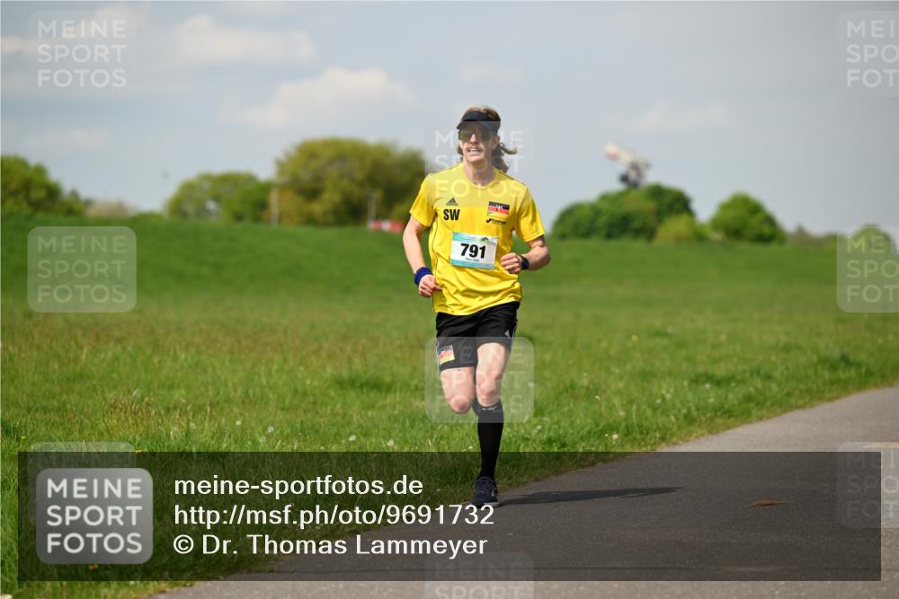 10.05.2026 - 8. Wedeler Halbmarathon Dr. Thomas Lammeyer http://msf.ph/oto/9691732 10.05.2026 11:14:11 Laufen 791 meine-sportfotos.de