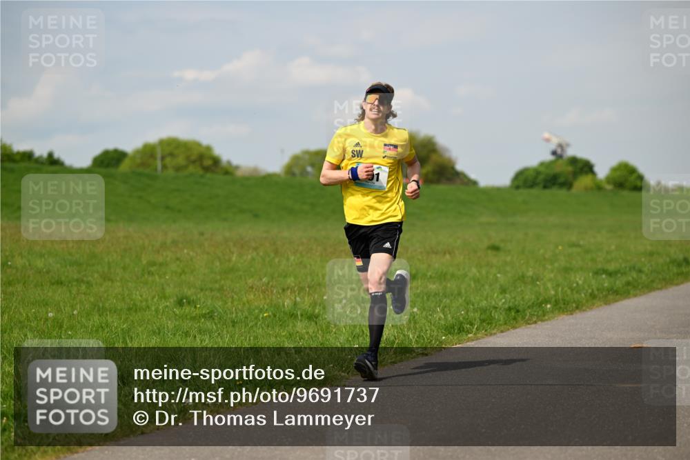 10.05.2026 - 8. Wedeler Halbmarathon Dr. Thomas Lammeyer http://msf.ph/oto/9691737 10.05.2026 11:14:12 Laufen  meine-sportfotos.de