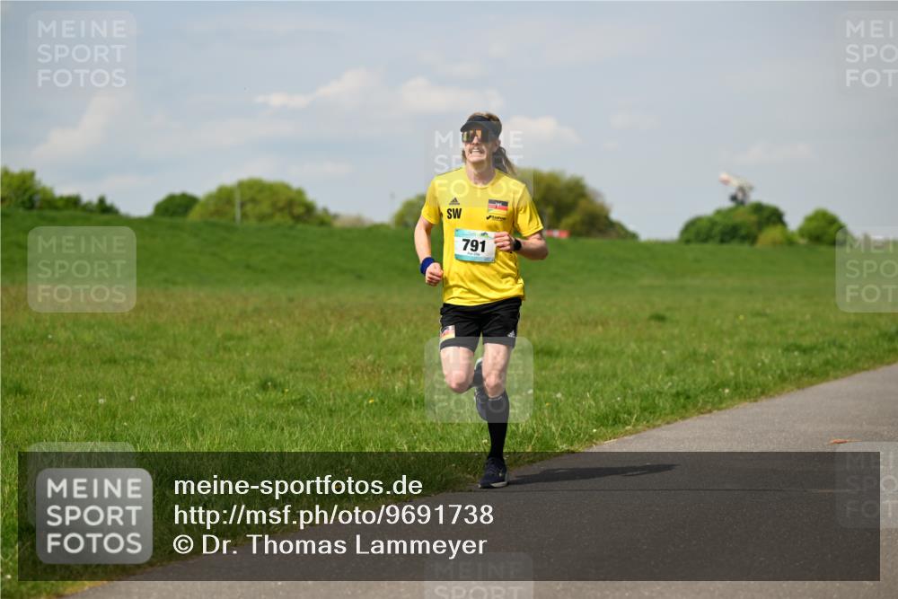 10.05.2026 - 8. Wedeler Halbmarathon Dr. Thomas Lammeyer http://msf.ph/oto/9691738 10.05.2026 11:14:12 Laufen 791 meine-sportfotos.de