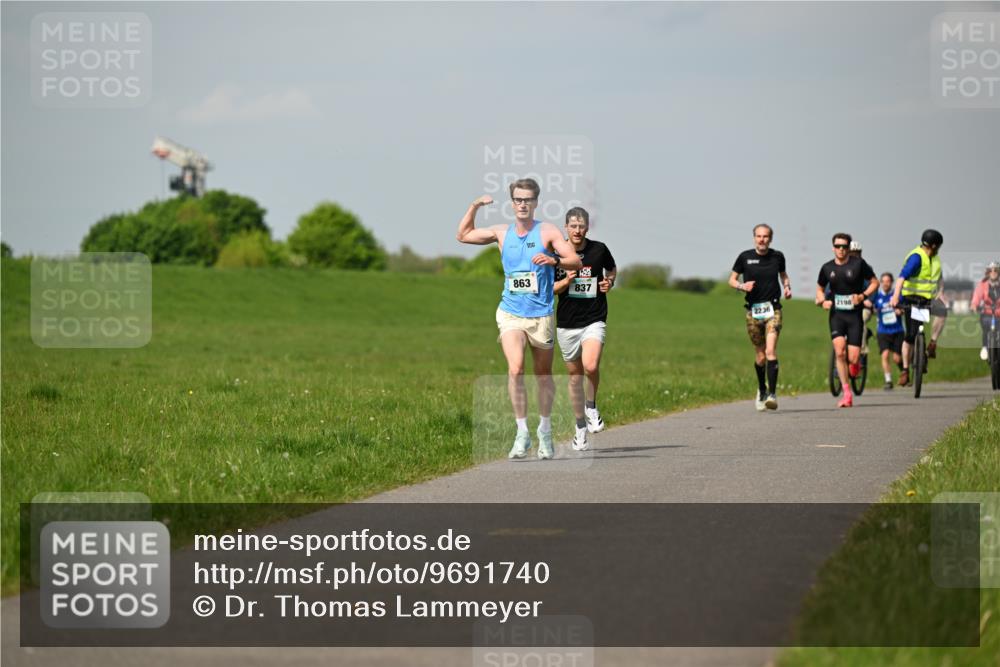 10.05.2026 - 8. Wedeler Halbmarathon Dr. Thomas Lammeyer http://msf.ph/oto/9691740 10.05.2026 11:14:13 Laufen 863, 837, 2236, 2198 meine-sportfotos.de