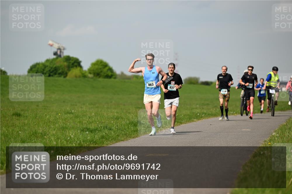 10.05.2026 - 8. Wedeler Halbmarathon Dr. Thomas Lammeyer http://msf.ph/oto/9691742 10.05.2026 11:14:13 Laufen 863, 837, 2236 meine-sportfotos.de