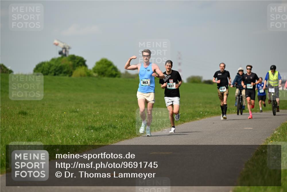 10.05.2026 - 8. Wedeler Halbmarathon Dr. Thomas Lammeyer http://msf.ph/oto/9691745 10.05.2026 11:14:14 Laufen 863, 837, 2236, 2196 meine-sportfotos.de