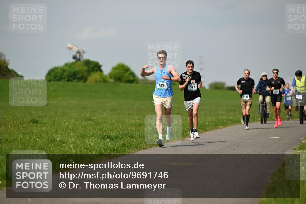 10.05.2026 - 8. Wedeler Halbmarathon Dr. Thomas Lammeyer http://msf.ph/oto/9691746 10.05.2026 11:14:14 Laufen 863, 837, 2236, 2190 meine-sportfotos.de