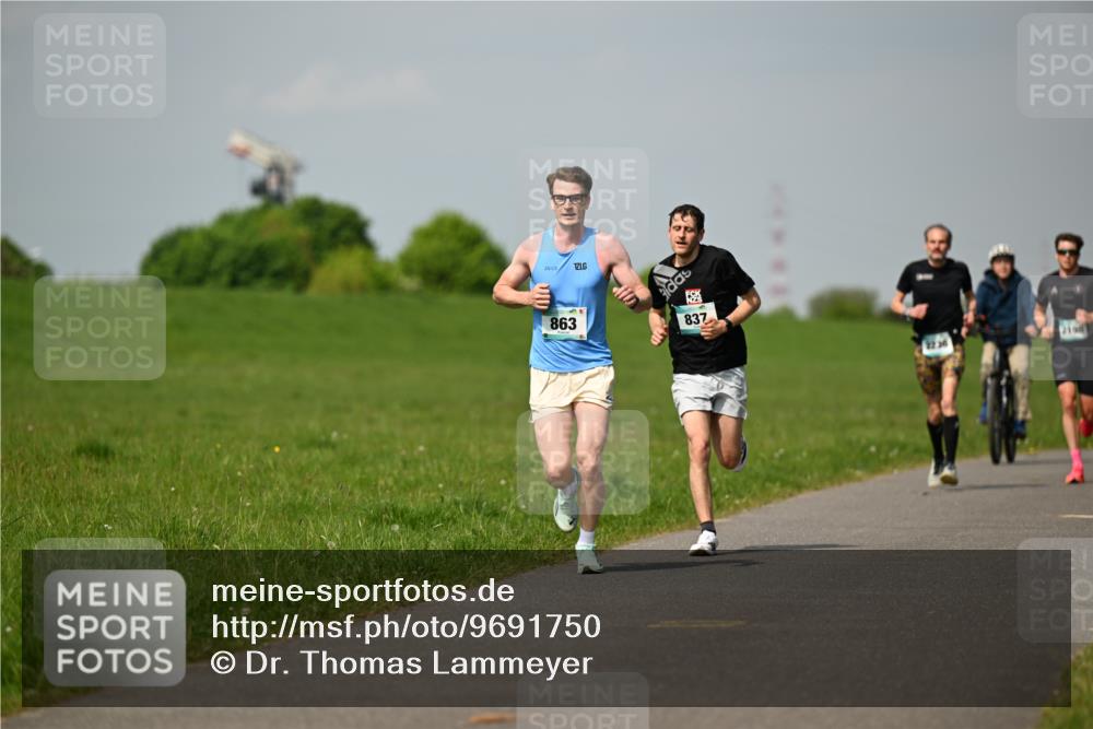 10.05.2026 - 8. Wedeler Halbmarathon Dr. Thomas Lammeyer http://msf.ph/oto/9691750 10.05.2026 11:14:14 Laufen 863, 837, 2100 meine-sportfotos.de