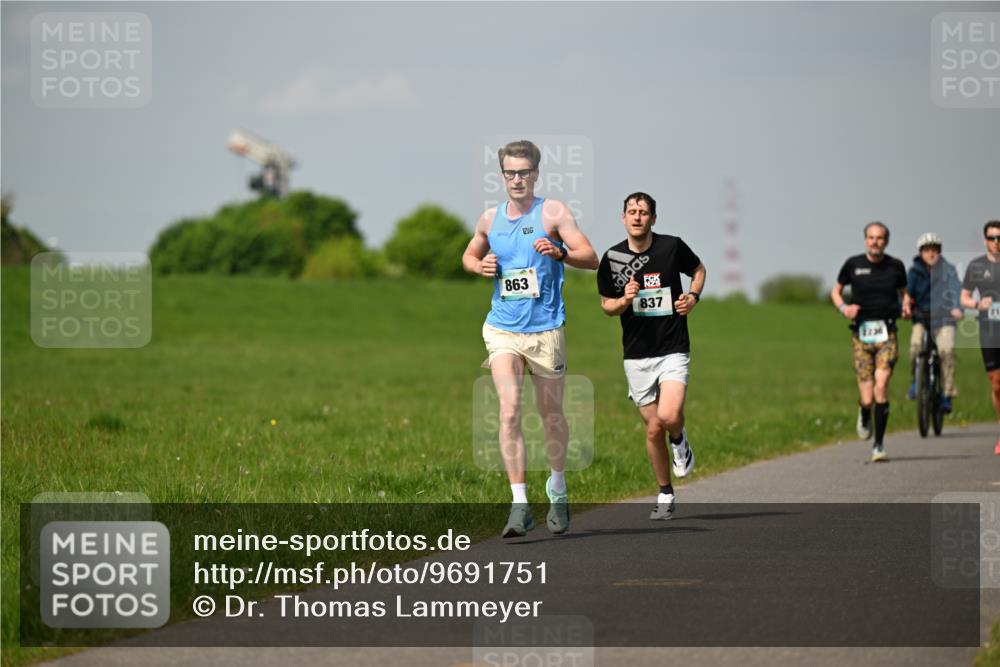 10.05.2026 - 8. Wedeler Halbmarathon Dr. Thomas Lammeyer http://msf.ph/oto/9691751 10.05.2026 11:14:14 Laufen 863, 837 meine-sportfotos.de