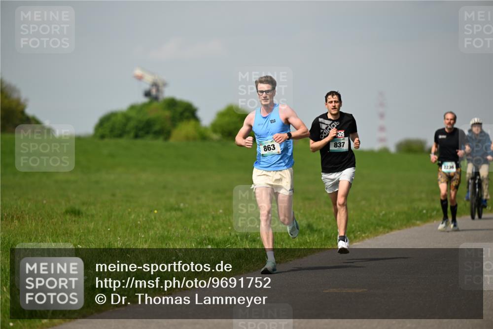 10.05.2026 - 8. Wedeler Halbmarathon Dr. Thomas Lammeyer http://msf.ph/oto/9691752 10.05.2026 11:14:14 Laufen 863, 837, 2236 meine-sportfotos.de