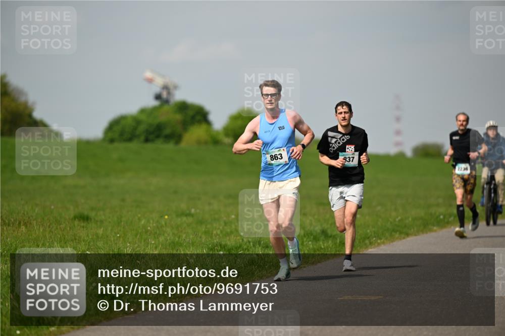 10.05.2026 - 8. Wedeler Halbmarathon Dr. Thomas Lammeyer http://msf.ph/oto/9691753 10.05.2026 11:14:15 Laufen 863, 837, 2236 meine-sportfotos.de